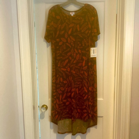 LuLaRoe Dresses & Skirts - NWT size XL LuLaRoe Carly dress. Short sleeves, brown background with orange.